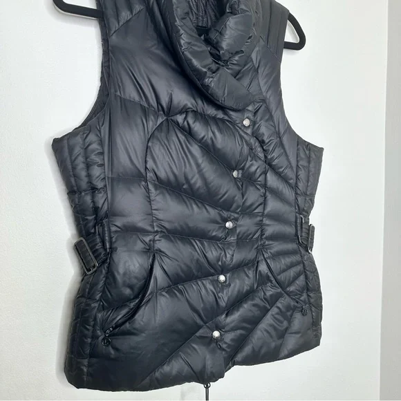 Lululemon Get Down Reversible Vest in Black - Picture 3 of 9